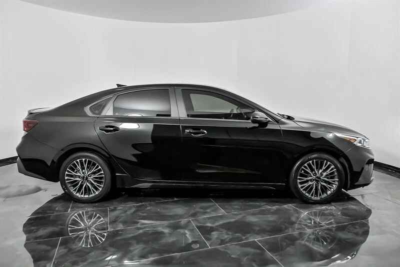 2023 Kia Forte - Image 13 of 21