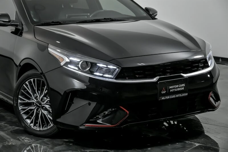 2023 Kia Forte - Image 2 of 21
