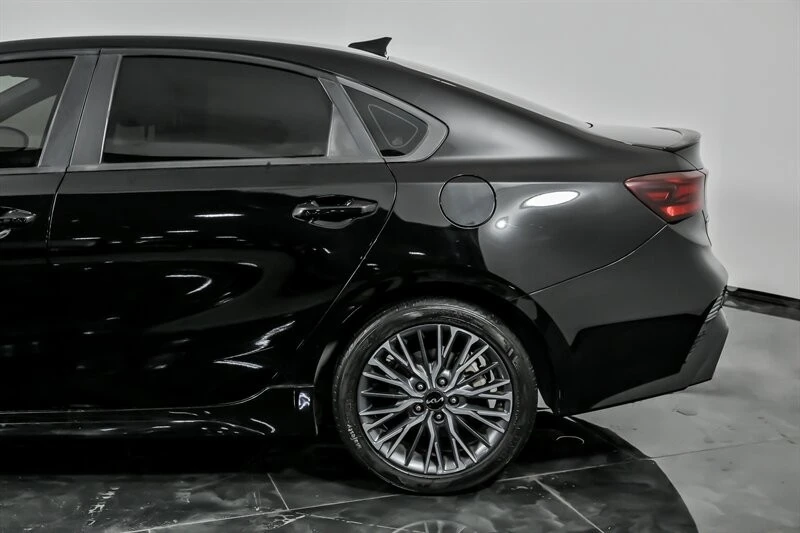 2023 Kia Forte - Image 8 of 21
