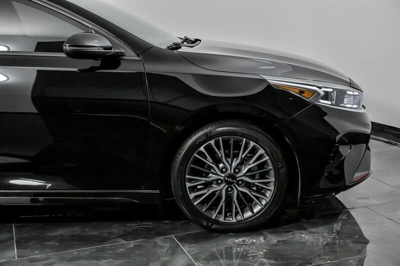 2023 Kia Forte - Image 14 of 21