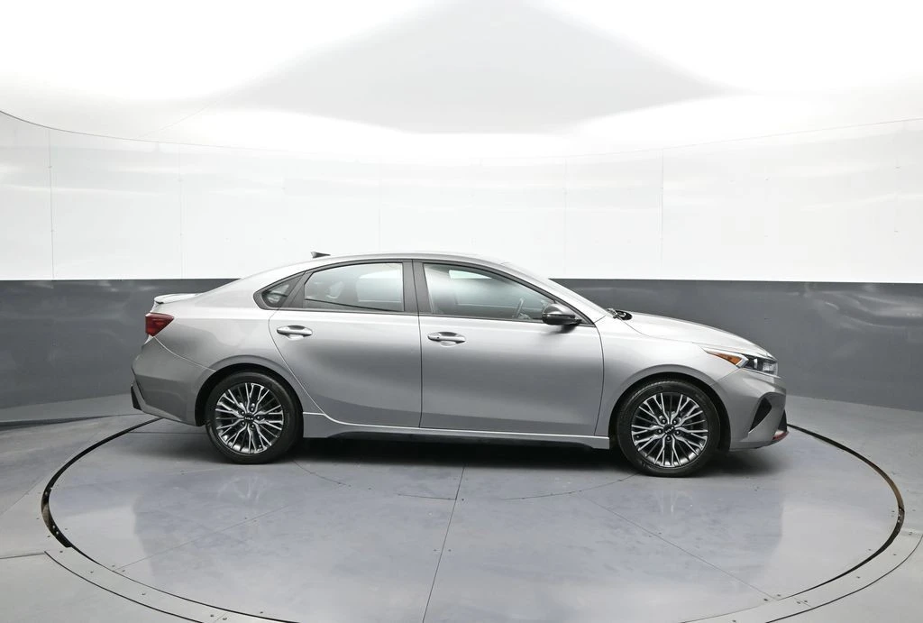 2023 Kia Forte - Image 5 of 21