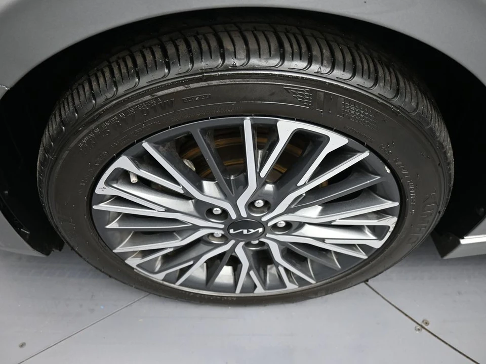 2023 Kia Forte - Image 14 of 21