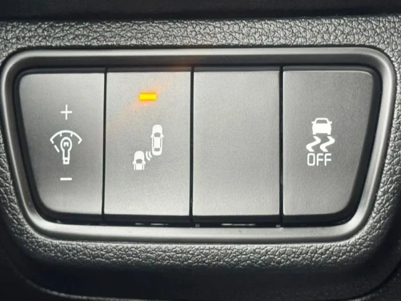 2023 Kia Forte - Image 8 of 12