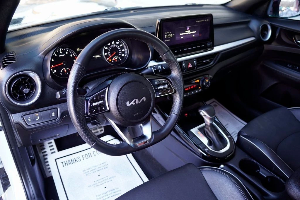 2023 Kia Forte - Image 2 of 12