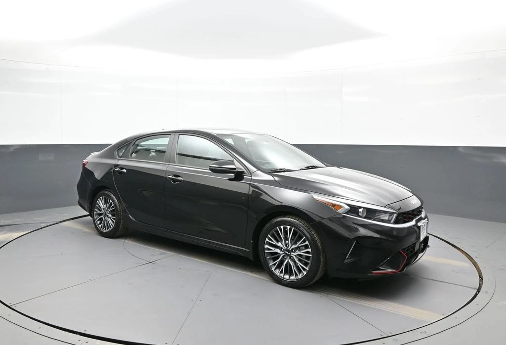 2023 Kia Forte - Image 4 of 12