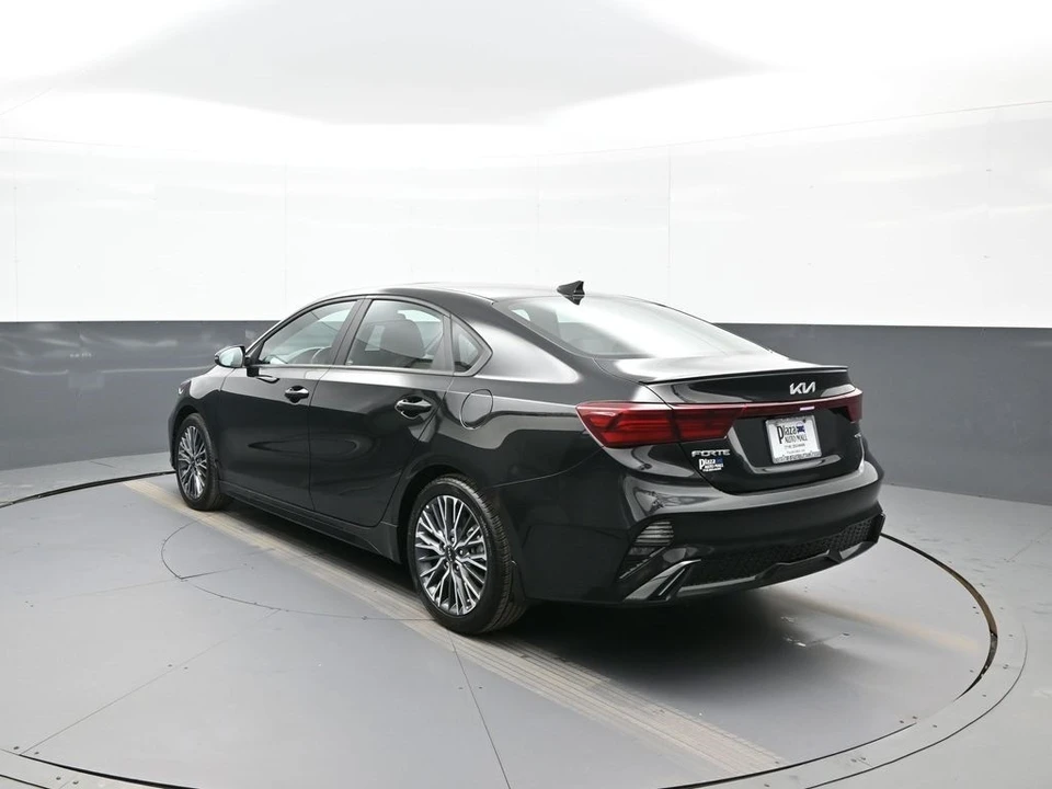 2023 Kia Forte - Image 8 of 12