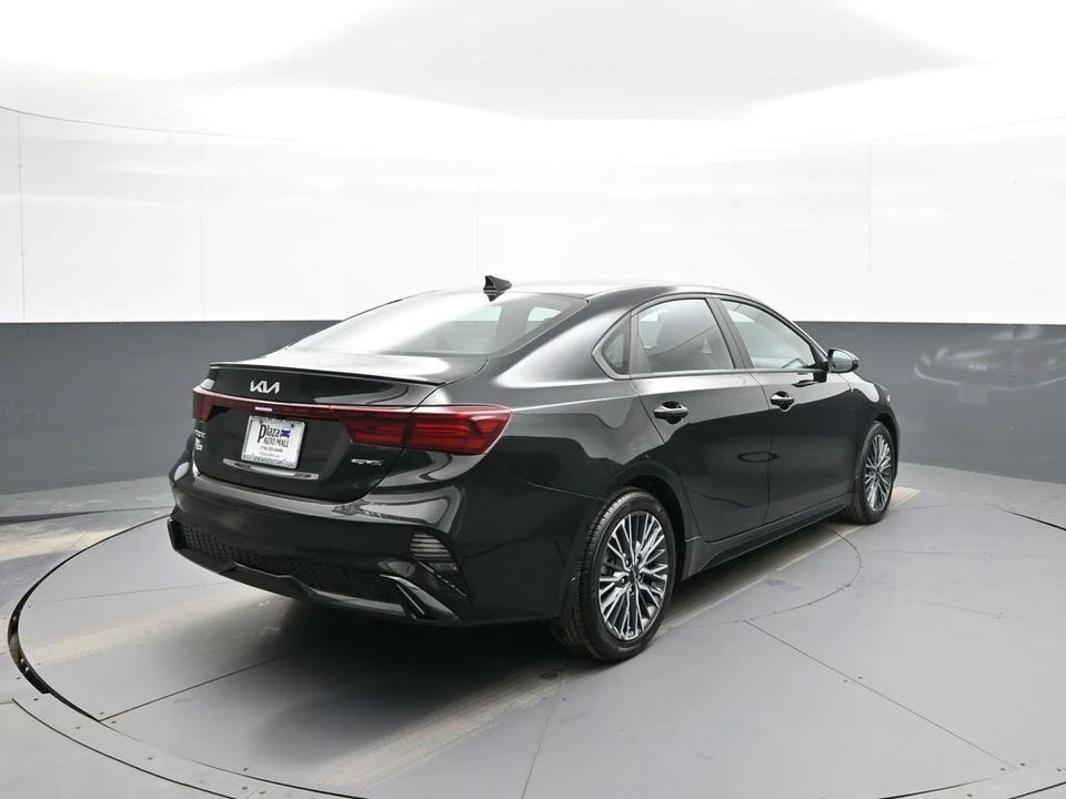2023 Kia Forte - Image 6 of 12