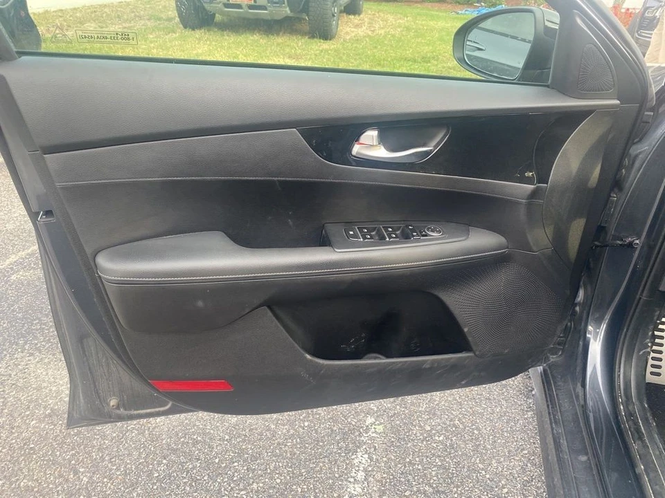 2023 Kia Forte - Image 11 of 12