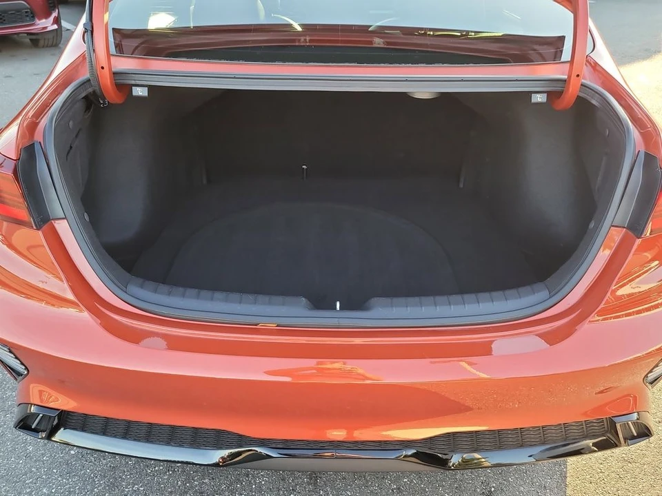2023 Kia Forte - Image 8 of 12