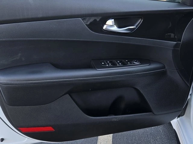 2023 Kia Forte - Image 8 of 12