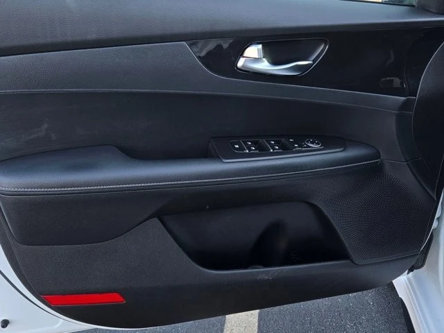 2023 Kia Forte - Image 8 of 12