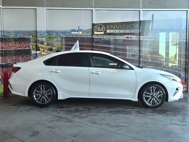 2023 Kia Forte - Image 4 of 12