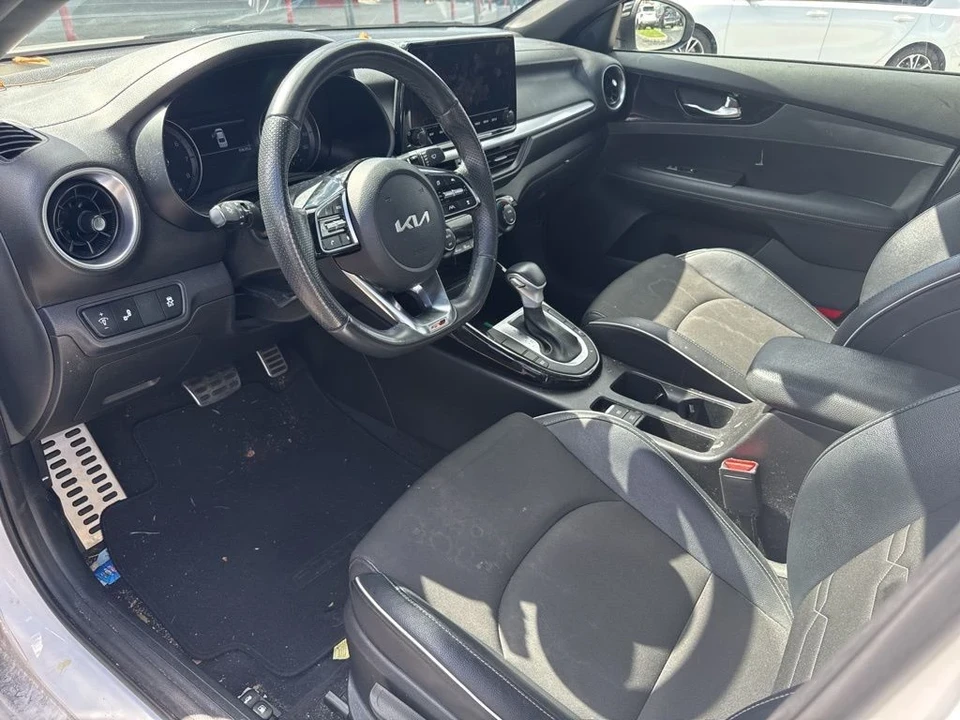 2023 Kia Forte - Image 4 of 7