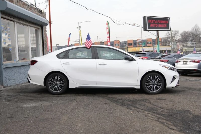 2023 Kia Forte - Image 3 of 12