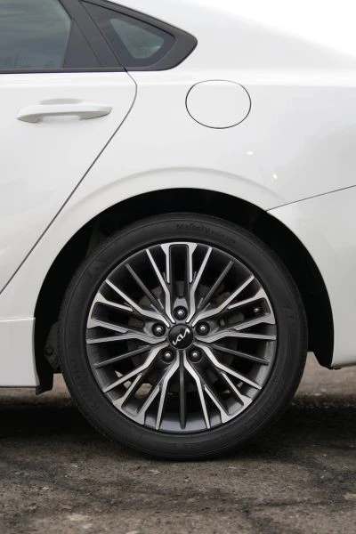 2023 Kia Forte - Image 11 of 12