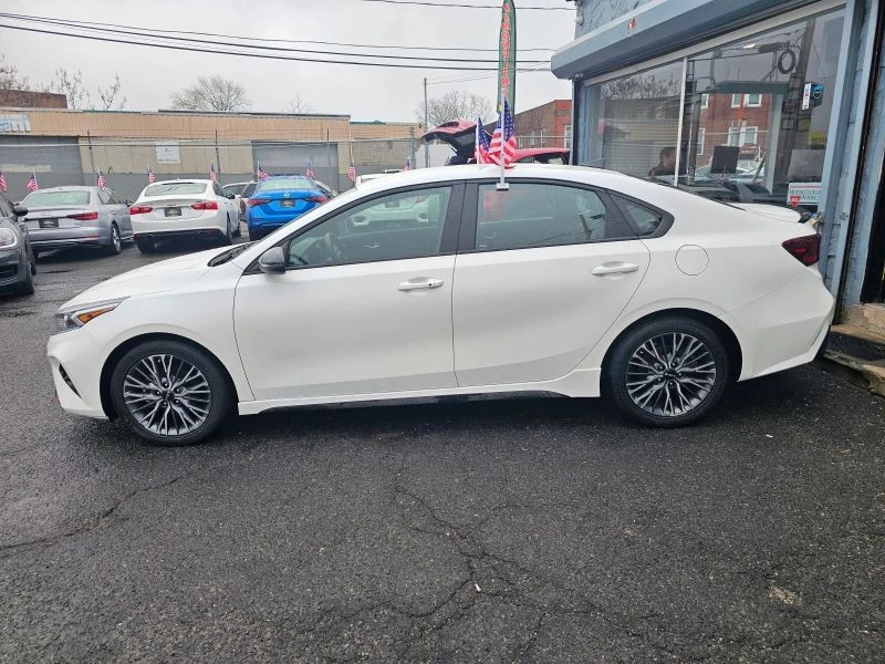 2023 Kia Forte - Image 2 of 12