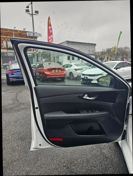 2023 Kia Forte - Image 11 of 12