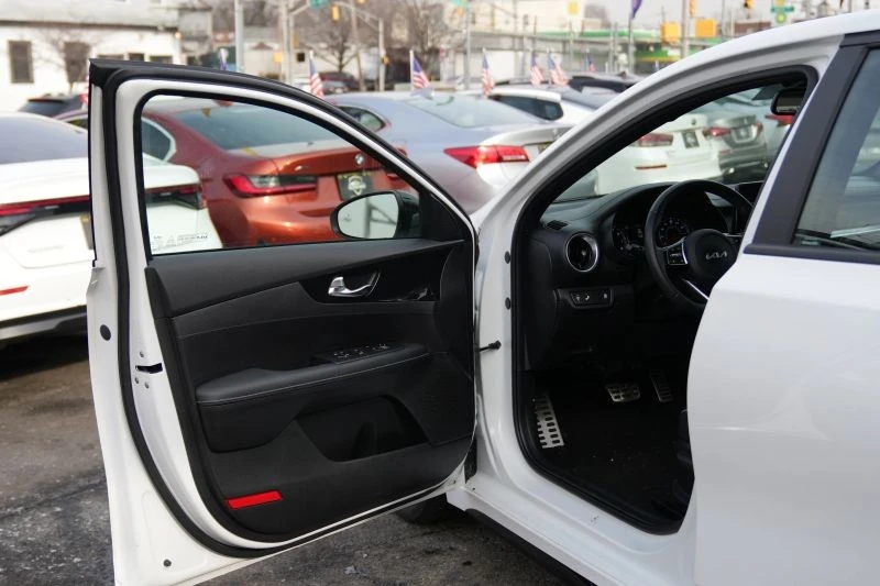 2023 Kia Forte - Image 12 of 12