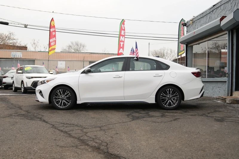2023 Kia Forte - Image 2 of 12