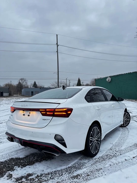 2023 Kia Forte - Image 3 of 19