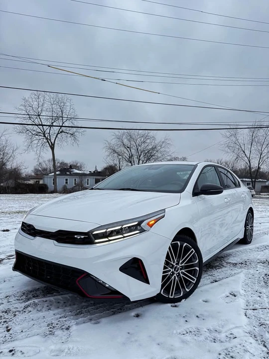 2023 Kia Forte - Image 2 of 19