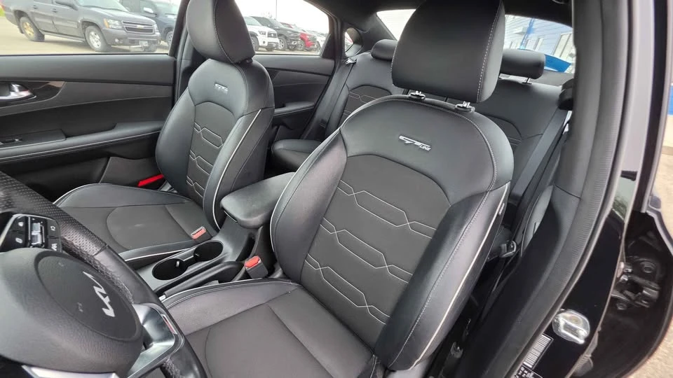 2023 Kia Forte - Image 6 of 11