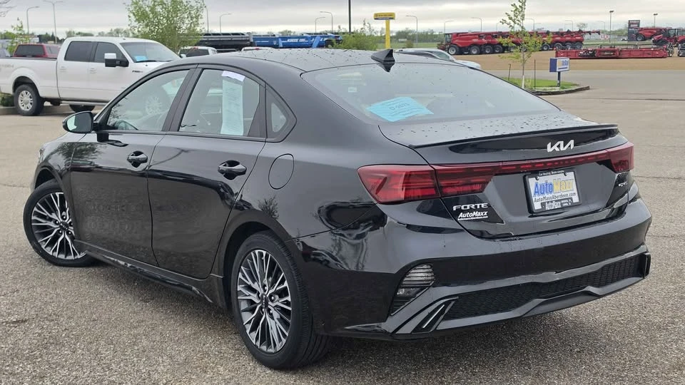 2023 Kia Forte - Image 2 of 11
