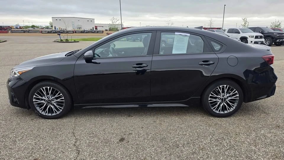 2023 Kia Forte - Image 3 of 11