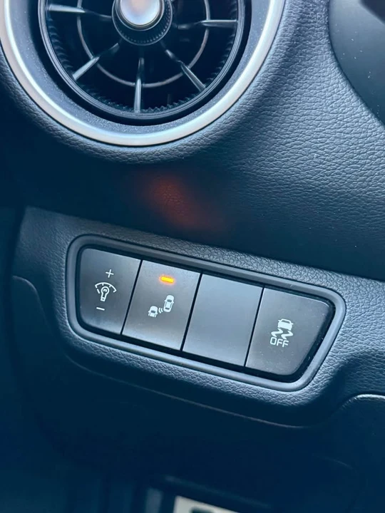 2023 Kia Forte - Image 14 of 15