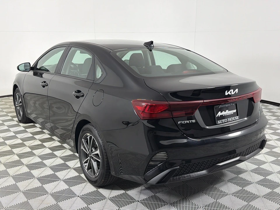 2023 Kia Forte - Image 7 of 21