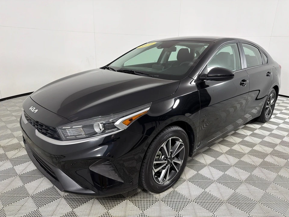 2023 Kia Forte - Image 9 of 21