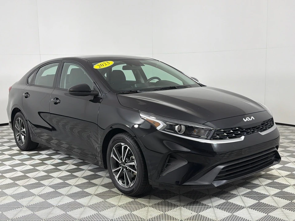 2023 Kia Forte - Image 3 of 21