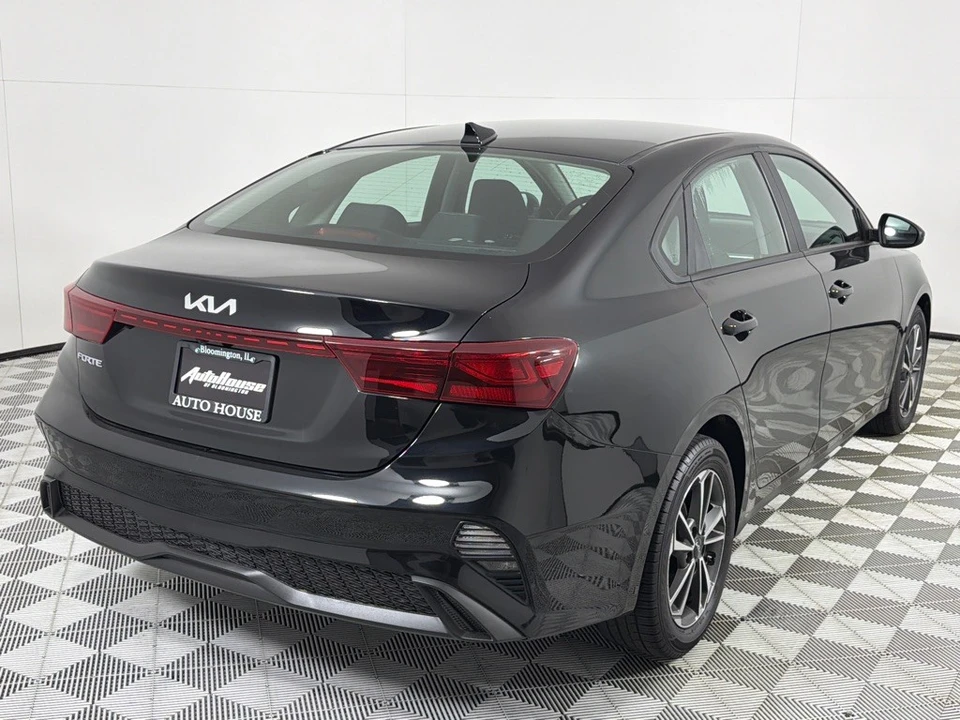 2023 Kia Forte - Image 5 of 21