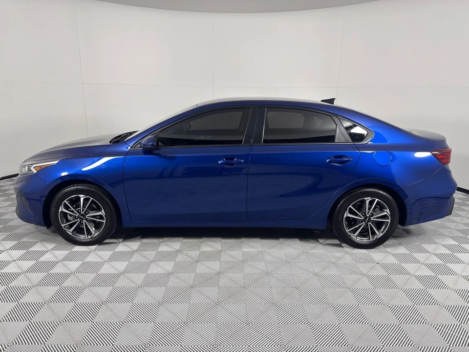 2023 Kia Forte - Image 8 of 12