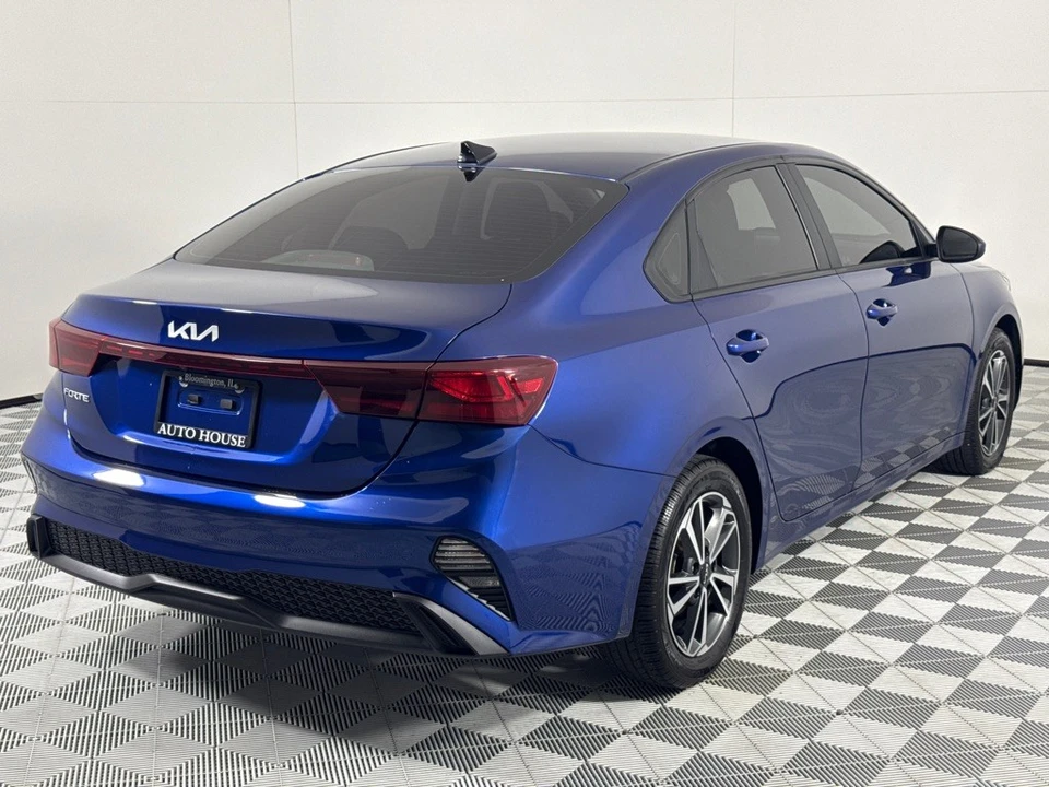 2023 Kia Forte - Image 5 of 12