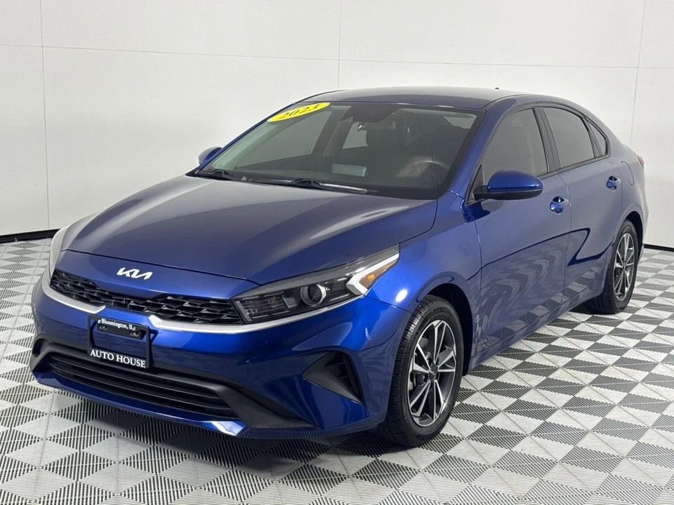 2023 Kia Forte - Image 9 of 12