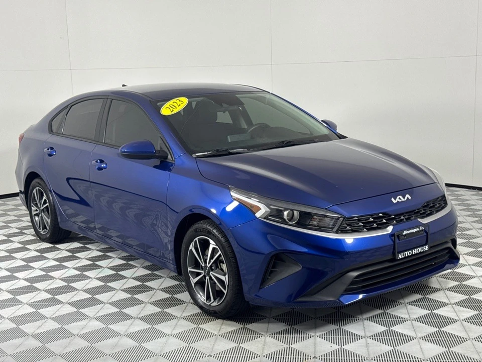 2023 Kia Forte - Image 3 of 12