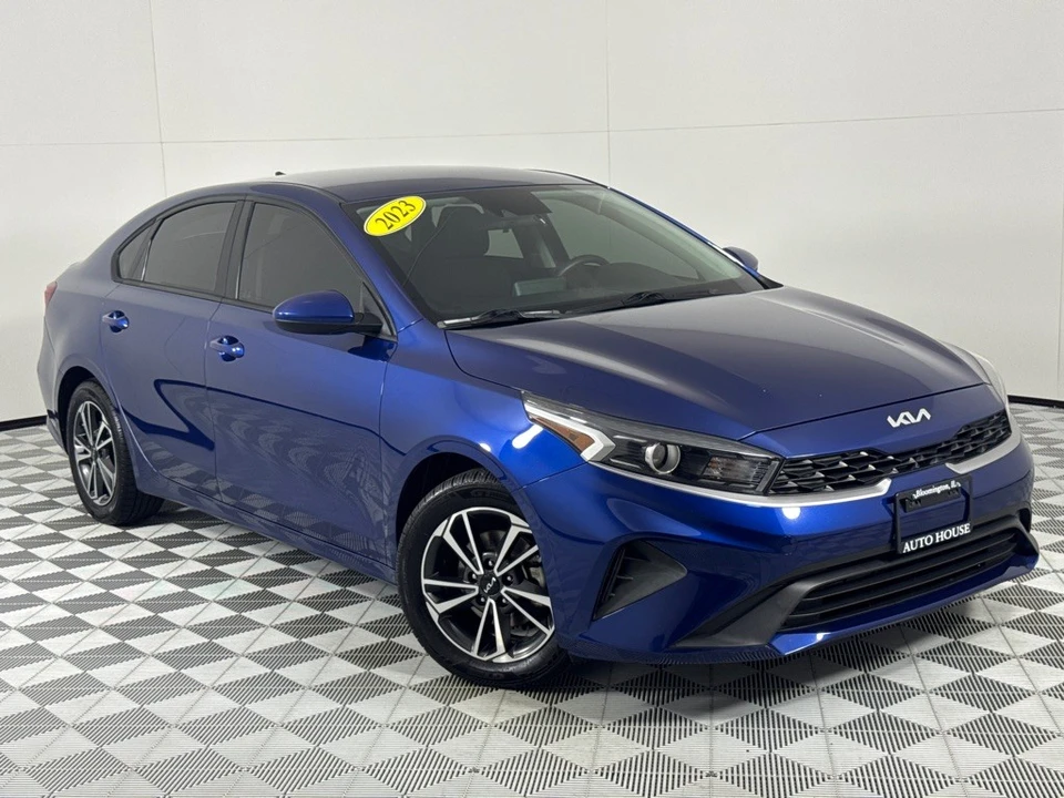 2023 Kia Forte - Image 2 of 12