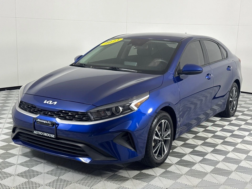 2023 Kia Forte - Image 9 of 12
