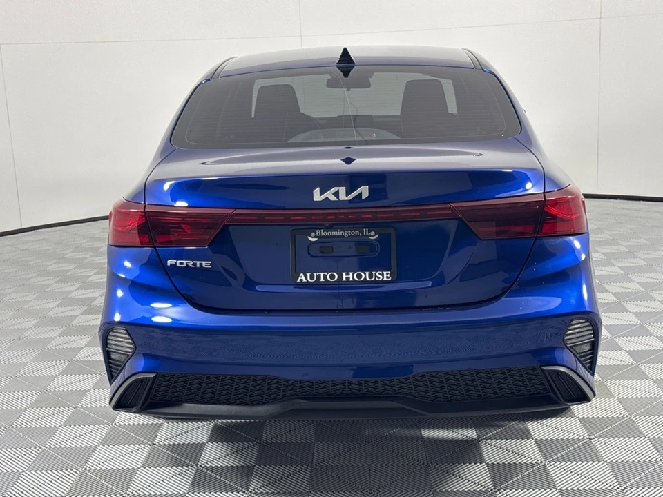 2023 Kia Forte - Image 6 of 12
