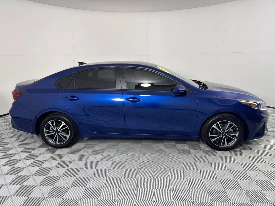 2023 Kia Forte - Image 4 of 12