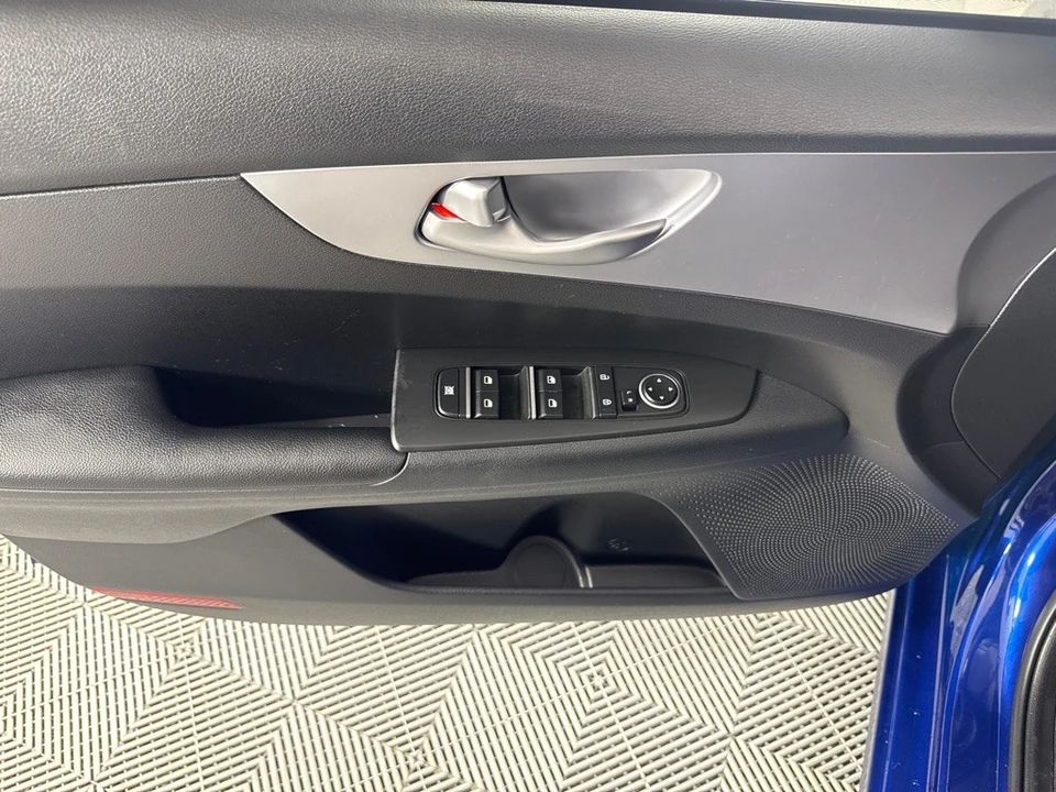 2023 Kia Forte - Image 11 of 12