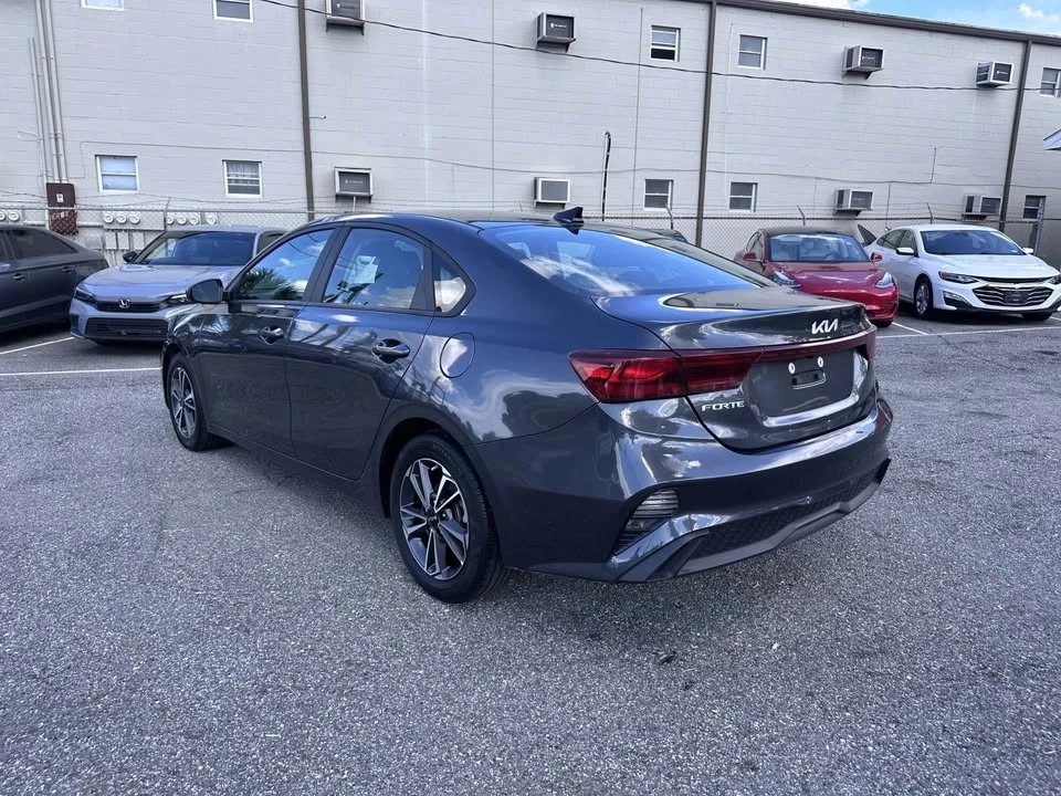 2023 Kia Forte - Image 17 of 19