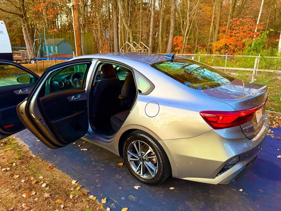2023 Kia Forte - Image 2 of 7