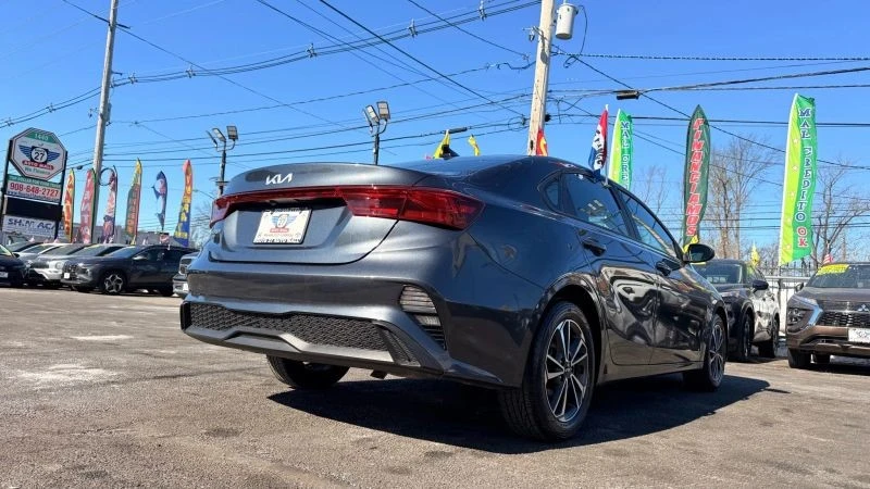 2023 Kia Forte - Image 9 of 12