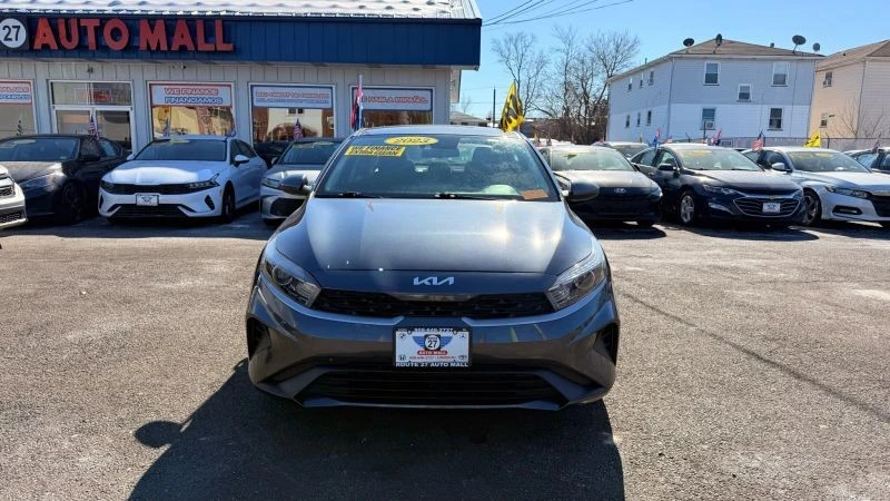 2023 Kia Forte - Image 3 of 12