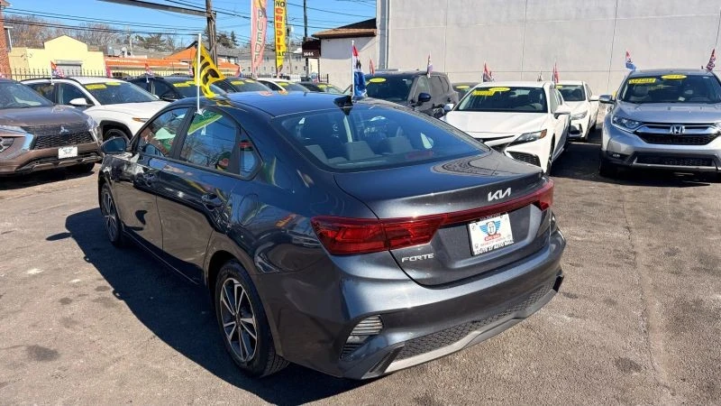 2023 Kia Forte - Image 5 of 12