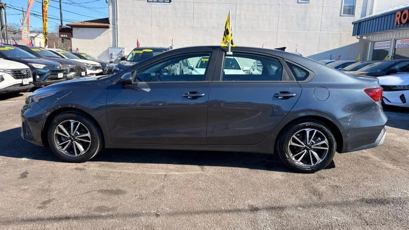 2023 Kia Forte - Image 10 of 12