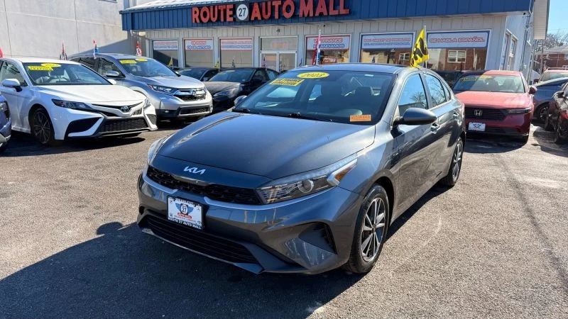 2023 Kia Forte - Image 4 of 12