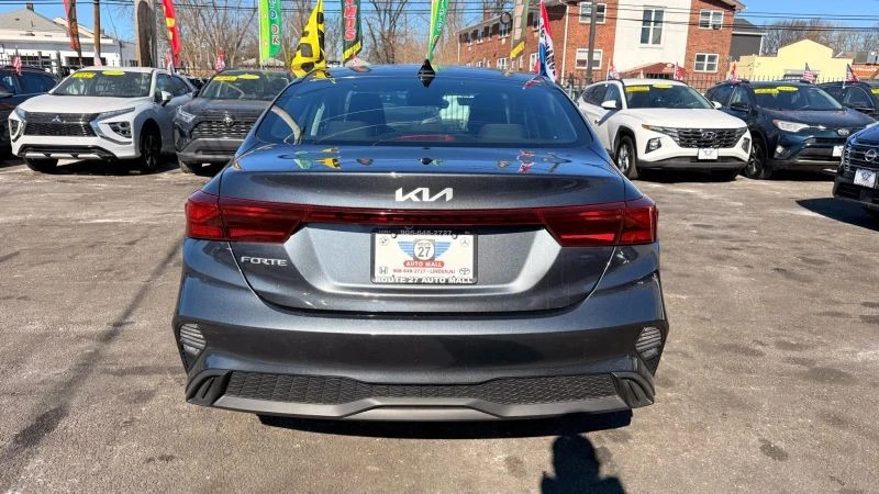 2023 Kia Forte - Image 6 of 12